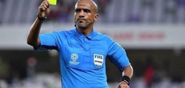 رسميًا.. الحكم العُماني أحمد الكاف يعلن اعتزاله التحكيم